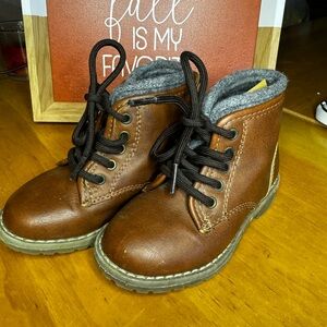 Childrens Place boy boots
